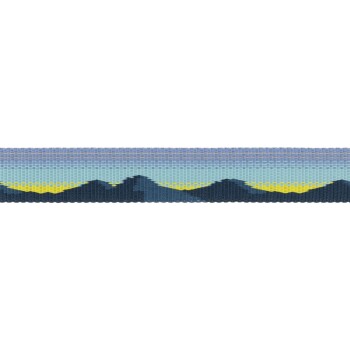 Eine bunte Haustierleine mit einem Berglandschaftsdesign in Blau-, Gelb- und Grüntönen.