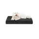 Ein flauschiger weißer Hund ruht auf einem dunkelgrauen Haustierbett mit einem gesteppten Design, auf dessen Seite der Markenname "Lonté" steht.