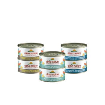 Dosen mit Almo Nature Tiernahrung in verschiedenen Geschmacksrichtungen: Thunfisch mit Weißfisch, Thunfisch mit Forelle und Thunfisch mit Huhn und Käse.
