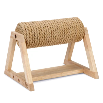Natürlicher Sisal-Kratzbaum auf einem Holzständer, entworfen für Katzen zum Kratzen und Spielen.