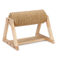 Natürlicher Sisal-Kratzbaum auf einem Holzständer, entworfen für Katzen zum Kratzen und Spielen.