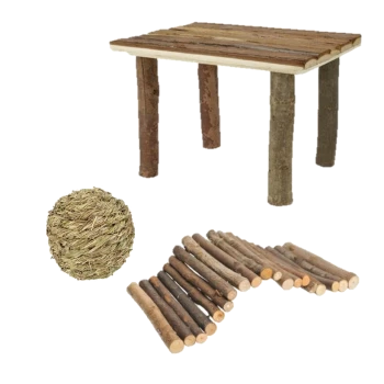 Table en bois pour animaux de compagnie avec des pieds en rondins, une balle de foin et un ensemble de bâtons à mâcher en bois, idéale pour les petits animaux.