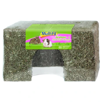 Een blok hooi voor kleine huisdieren, gelabeld 'MultiFit Heuhaus - L', met afbeeldingen van een konijn en een cavia, met de tekst '100% NATUR* NATURAL'.