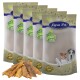 Fünf Tüten Lyra Pet Nature Power Hundeleckerlis mit grünem Logo und Premium-Qualitätssiegel, plus ein Haufen Leckerlis davor.