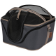 Transporteur pour animaux gris avec un dessus en maille et une fermeture éclair, avec une bordure beige et une étiquette en cuir étiquetée "MORE."