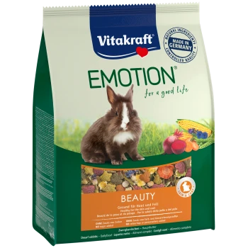 Eine Tüte Vitakraft Emotion Haustierfutter für Zwergkaninchen, mit der Aufschrift 'Beauty', die ein Kaninchen auf der Vorderseite und bunte Zutaten zeigt.