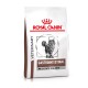 Royal Canin Veterinary Gastrointestinal Moderate Calorie Katzenfutterbeutel mit einem Katzenbild und rotem Kronenlogo.