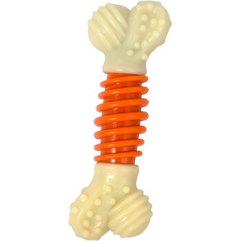 Ein Kauspielzeug für Hunde in Form eines Knochens, mit cremefarbenen strukturierten Enden und einem orangefarbenen spiralförmigen Zentrum.