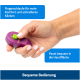 Eine Hand hält einen lila Haustiertrainings-Klicker mit einem grünen Knopf, mit Text auf Deutsch über Komfort und Benutzerfreundlichkeit.