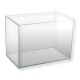 Klares Glas-Aquarium mit rechteckiger Form, mit glatten Kanten und ohne sichtbare Dekorationen oder Inhalte.