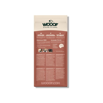 Rückseite eines WOOOF Hundefutterbeutels mit WOOOF-Logo, Slogan ‚Oh my dog, that's goood‘, Produktinformationsfeldern und WOOOF.COM