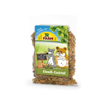 Klare Plastiktüte mit "JR FARM Eiweiß-Cocktail" Haustierfutter, mit einem Cartoon-Hamster und einer Maus, beschriftet mit "Frisch von unserem Hof!"