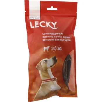 Rote Verpackung für Lecky Lamm-Pansensticks Hundeleckerlis, mit einem Hundebild und Text in mehreren Sprachen, der "100 % NATÜRLICH" besagt.