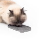 Graue Silikon-Futtermatte für Haustiere mit verschiedenen strukturierten Mustern zur Futterplatzierung, mit dem Markennamen "LUCY BALU" an der Seite.