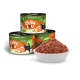 Dosen mit "Lucky Lu" Hundefutter für Erwachsene, mit Rind und Wildschwein mit Kürbis, mit einer Schüssel des Futters, die vorne angezeigt wird.