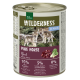 Eine Dose Real Nature Wilderness Junior Tiernahrung mit zwei Wolfwelpen vor einem Waldhintergrund, beschriftet mit "Pure Horse" (95% Pferd, 5% Gemüse/Kräuter).