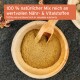Holzschale mit braunem Nahrungsergänzungspulver und Messlöffel auf dunkler Oberfläche; Text: '100% natürliche Mischung reich an wertvollen Nährstoffen'.
