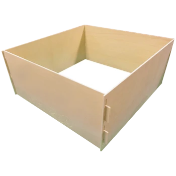 Eine Holz-Haustierunterbringungsbox mit heller Oberfläche, mit ineinandergreifenden Kanten und einem glatten Innenboden, beschriftet mit "Genzoo."