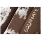 Braunes Haustierbett aus weichem Stoff, mit dem gestickten Markennamen "EQUINATE" in hellbeige.