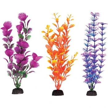 Trzy kolorowe sztuczne rośliny akwariowe w intensywnych odcieniach fioletu, pomarańczy i niebieskiego, każda z czarną podstawą dla stabilności.
