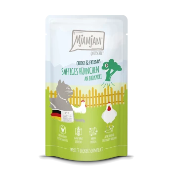 Tüte Mjamjam Haustierfutter, beschriftet mit "Chicks & Friends Saftiges Hühnchen an Brokkoli," mit Illustrationen von Tieren und einem Zaun.