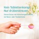 Hand hält einen pinken Messlöffel mit braunem Tierpulver; deutscher Text: „Kein Tablettenkampf. Nur drüberstreuen.“