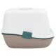 Seitenansicht einer abgedeckten Katzentoilette mit einem weißen Deckel und beigem Boden, gesichert mit einem türkisfarbenen Riegel.