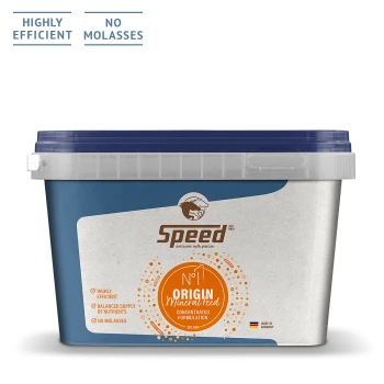 Behälter für Speed Origin Mineralfutter, gekennzeichnet mit "Hochgradig effizient" und "Ohne Melasse", mit einer konzentrierten Formulierung für Haustiere.