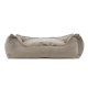 Ein weiches, rechteckiges Haustierbett in neutralem Beige, mit erhöhten Rändern und einem plüschigen Mittelpolster.
