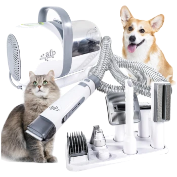 AFP All For Paws Haustierpflege-Staubsauger-Set mit Schlauch und mehreren Aufsätzen, gezeigt mit einer flauschigen grauen Katze und einem lächelnden Corgi.