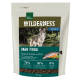 Tierfutterbeutel "Wilderness Adult Dark Fiord" mit einem Wolf im Wald, 70% Fleisch, 30% Früchte/Gemüse, 0% Getreide.