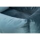 Nahaufnahme eines weichen, plüschigen Haustierbettes in hellblauer Farbe, das seine samtige Textur und gepolsterten Kanten zeigt.