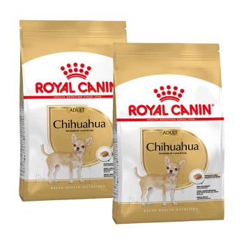 Zwei Säcke Royal Canin Chihuahua Adult Hundefutter, mit einer kleinen Chihuahua-Illustration, mit Text, der angibt, dass es für Hunde über 8 Monate alt ist.