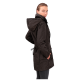 Ein Modell trägt eine schwarze wasserdichte Jacke mit Kapuze, mit einem Kordelzug in der Taille und Seitentaschen, seitlich posiert.