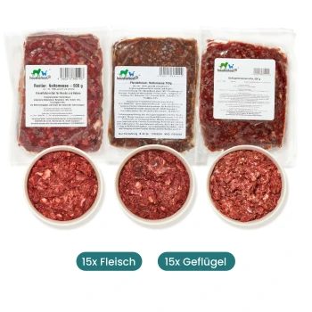 Rohe Hundefutterpakete mit den Aufschriften "Rentier", "Pferdefleisch" und "Geflügelfleisch" mit Schalen von Hackfleisch und "15x Fleisch" und "15x Geflügel."