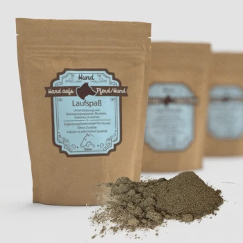 Braune Papiertüte mit der Aufschrift "Laufspaß" für Hundezusätze, die Bewegung und Gelenkunterstützung fördert, mit herausgefallenem Pulver.