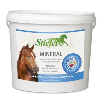 Weißer Eimer mit der Aufschrift "Stiefel MINERAL" und einem Pferdebild, das angibt, dass er Mineralien mit Vitaminen und Spurenelementen enthält.