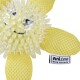 Un jouet pour chien en forme de fleur jaune avec un centre épineux et un visage souriant, portant une étiquette indiquant "AniOne Wild variety."