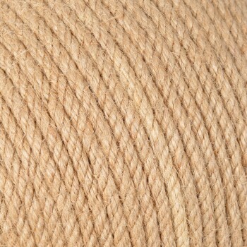 Gros plan sur une corde en jute naturel enroulée, mettant en valeur ses fibres texturées et sa couleur terreuse.