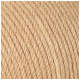 Nahaufnahme eines gewickelten Naturjute-Seils, das seine strukturierten Fasern und die erdige Farbe zeigt.