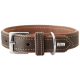 Brauner Lederhundehalsband mit einer silbernen Schnalle und Nähdetails, mit einem kleinen "HUNTER"-Logosticker.