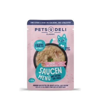 Nassfutterbeutel für Katzen mit Lachs und Brokkoli, beschriftet mit "Saucen Menü mit extra viel Sauce," geeignet für erwachsene Katzen.