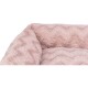 Weiches rosa Haustierbett mit Zickzackmuster, aus plüschigem Stoff und erhöhten Rändern für Komfort.