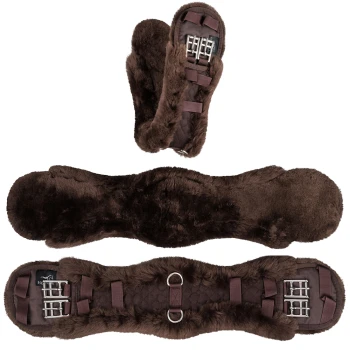 Brauner, fleecegefütterter Pferdegurt mit Metallbeschlägen und einem gesteppten Zentrum, in drei Abschnitten präsentiert.