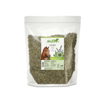 Transparente Tüte mit getrockneten Salbeiblättern für Pferde, beschriftet mit "Stiefel SALBEI," fördert die Verdauung und Entspannung.