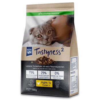 Eine Katzenfutterverpackung mit einer grauen Katze auf der Vorderseite, beschriftet mit 'Tastyness²', mit 75% Fleisch, 25% Gemüse und 0% Getreide.