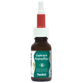 Braune Flasche mit Euphrasia-Augentropfen für Haustiere von veaVet, mit einem roten Tropfenverschluss, umgeben von Wasserspritzern.