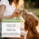 Eine Frau füttert einen Golden Retriever draußen mit einem Leckerli, mit Text, der Fütterungsempfehlungen für Hunde basierend auf dem Gewicht beschreibt.