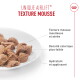 Assiette de morceaux de mousse brune pour animaux ; texte « UNIQUE AIRLIFT™ TEXTURE MOUSSE » et notes en français : texture, moins de calories, hydratant.