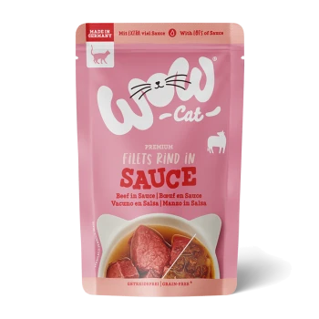 Premium-Rinderfilets in Sauce für Katzen, verpackt in einem rosa Beutel mit dem Markennamen "wow-cat" und dem Etikett "Hergestellt in Deutschland".
